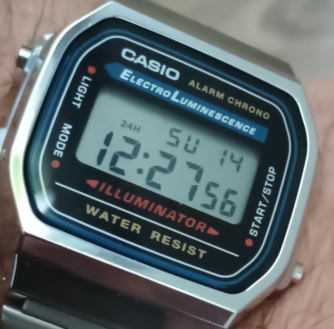 Casio A168 — ustawiona godzina